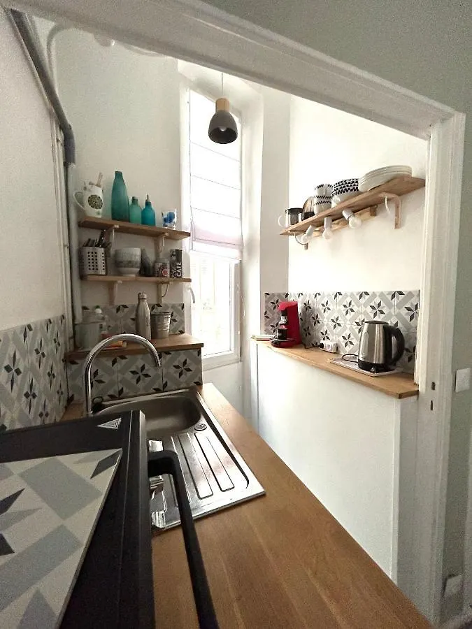 Lovely Studio Crimee Paris 0*,